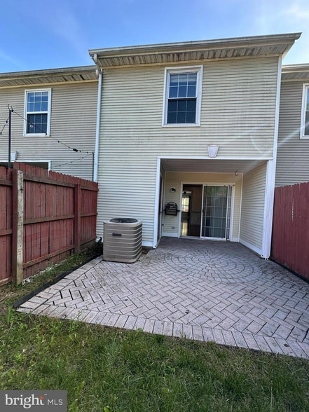 Building Photo - 202 Fieldstone Ln