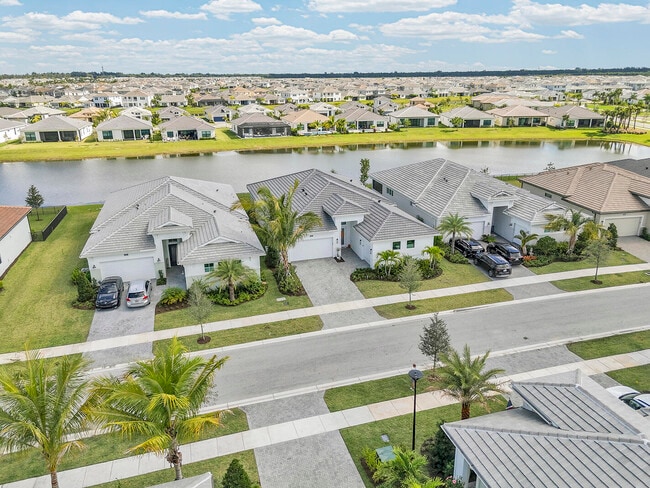 Building Photo - 5320 St Armands Way