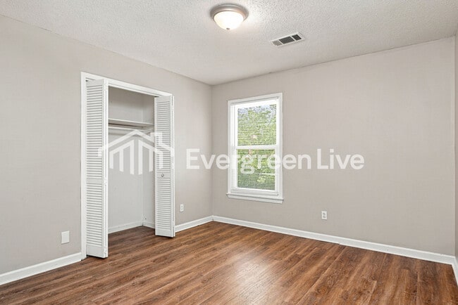 Building Photo - 7239 63rd Ave E