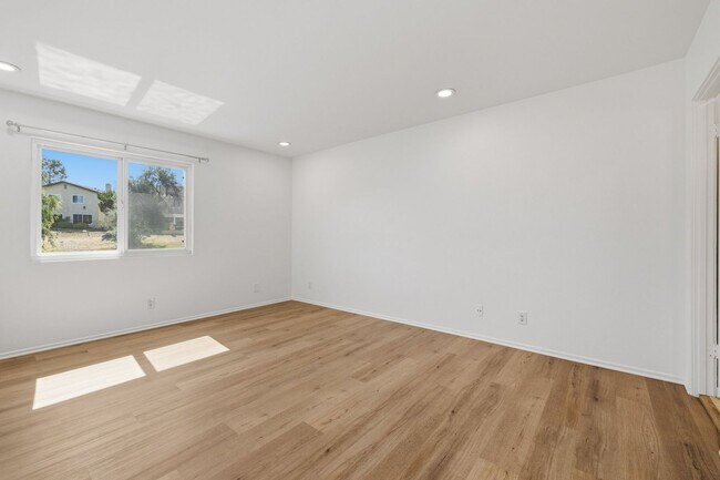 Building Photo - Beautifully Updated Home in Lake Lindero