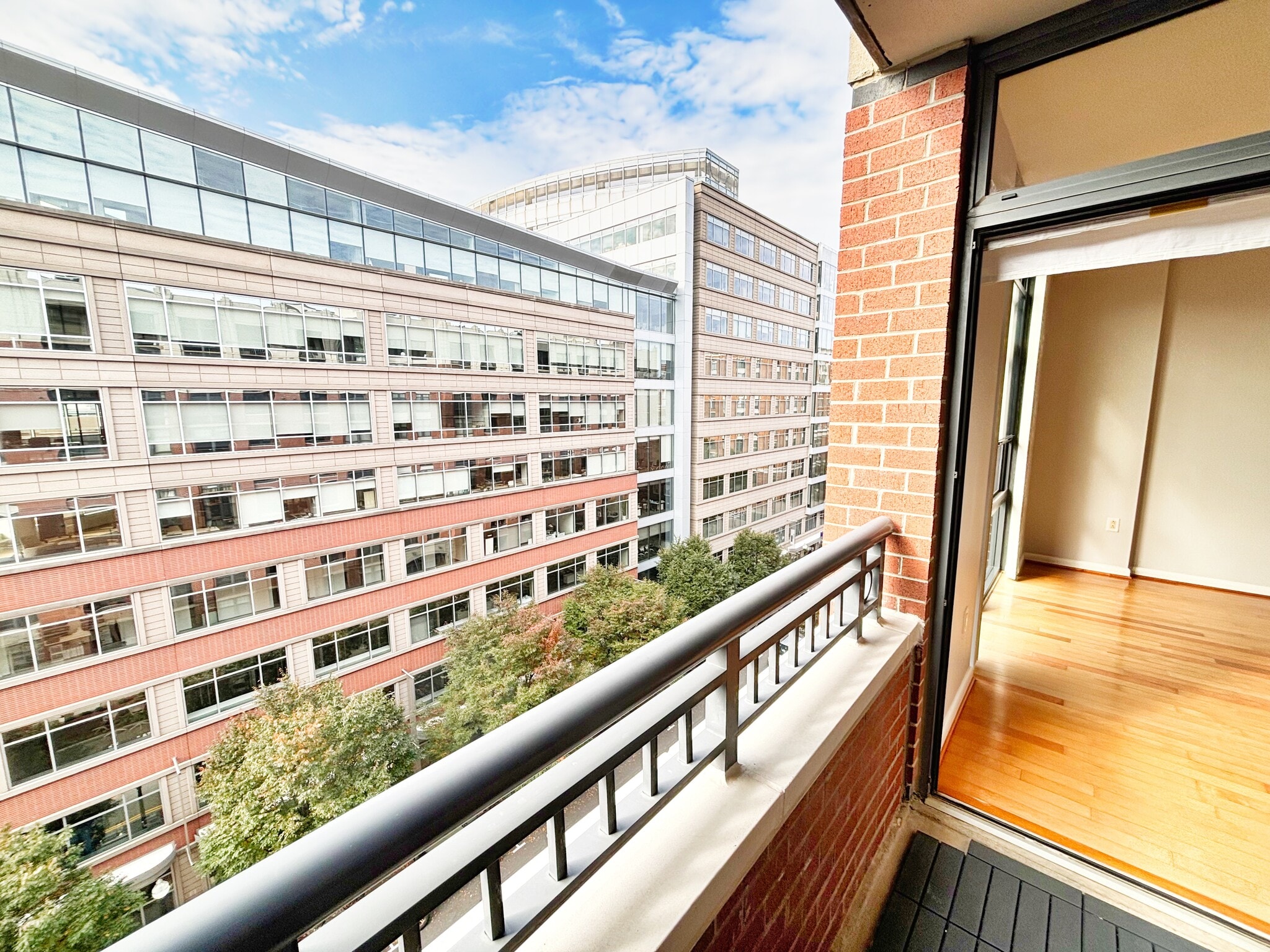 Building Photo - 1021 N Garfield St