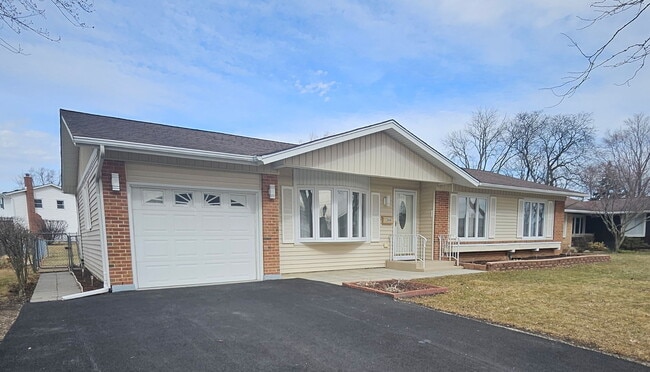 Building Photo - 266 Trowbridge Rd