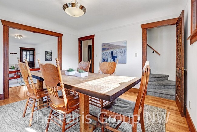 Building Photo - Craftsman Charm in the Heart of Ballard! *...