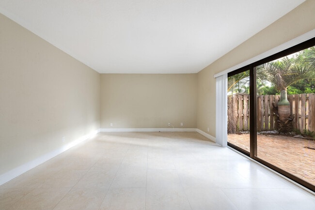 Building Photo - 2471 Waterside Dr