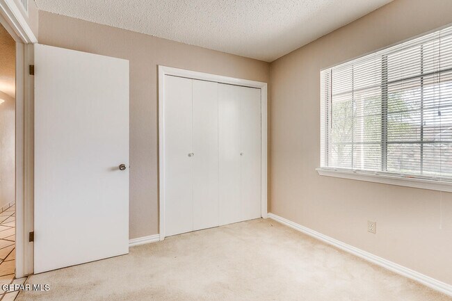 Building Photo - 5016 Cockrell Ln