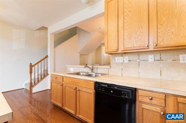 Building Photo - 2138 Lockwood Dr
