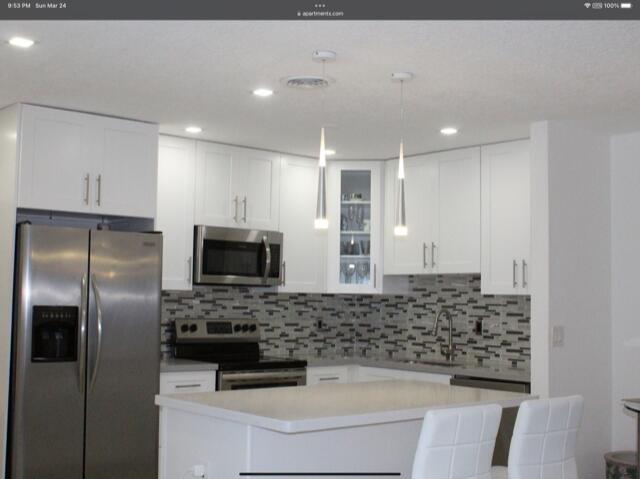 Building Photo - 120 Cypress Club Dr