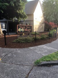 Building Photo - Location Location Location - 3 Bedroom 2 b...