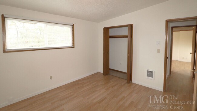 Building Photo - 2908.5 NE Stapleton Rd