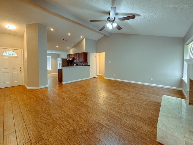 Building Photo - 530 Belwin Dr