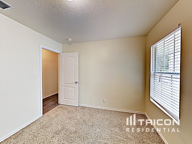 Building Photo - 4422 Waldon Pond
