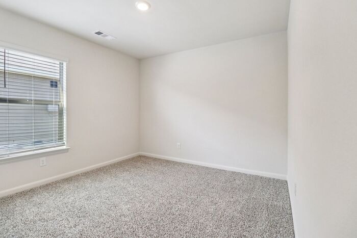 Building Photo - 520 Trinity Trl
