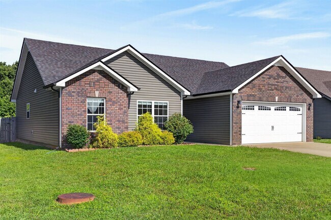 Building Photo - Pet Friendly Three Bedroom!