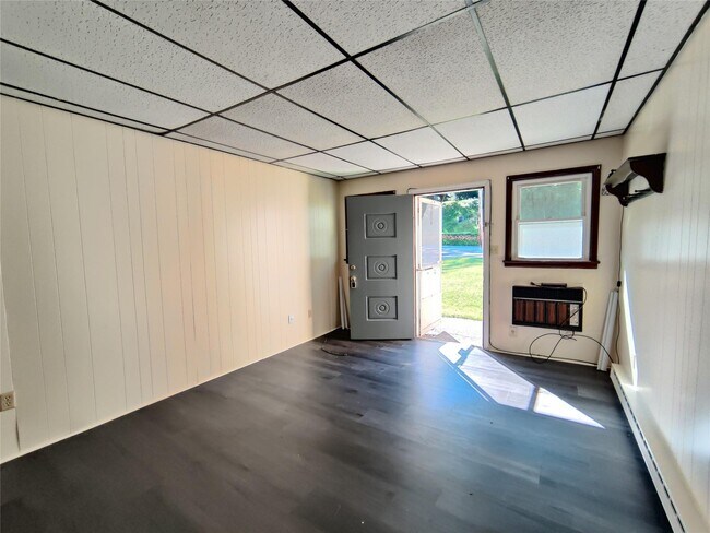 Building Photo - 28 Vineyard Ave