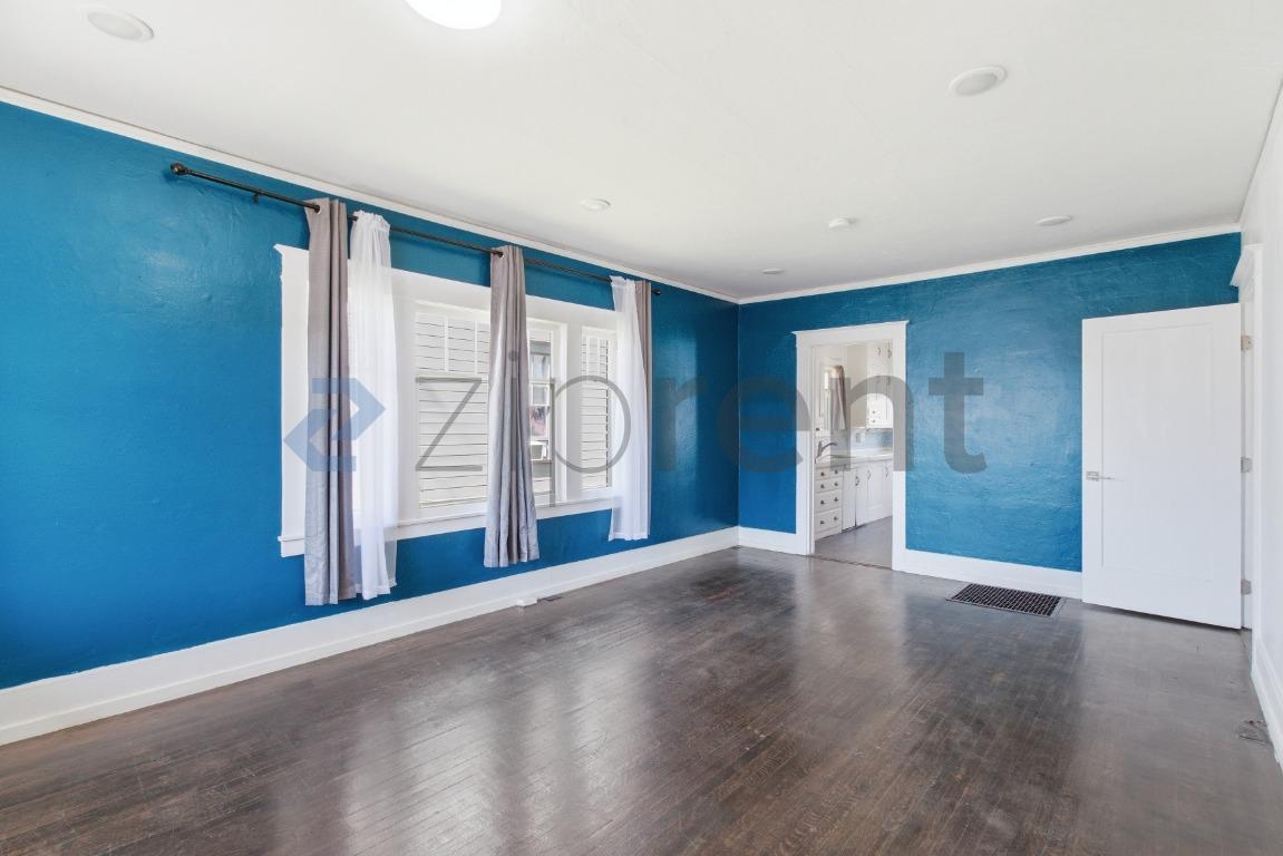 Building Photo - 423 Mill St