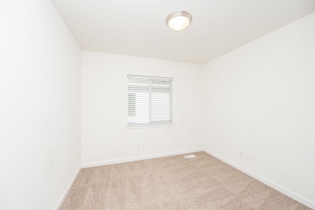 Building Photo - 3 Bedroom home in Yelm with Garage