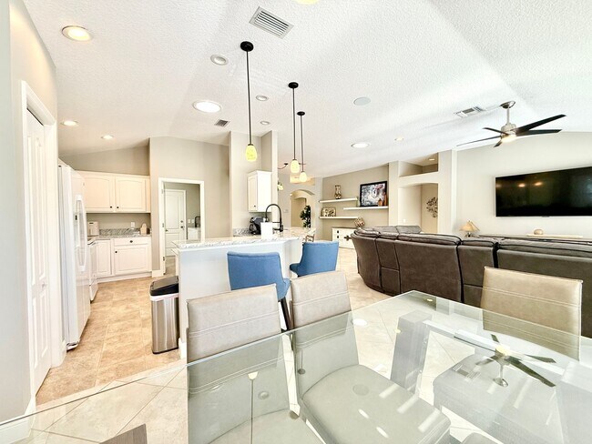 Building Photo - Live The Villages life: 3Bedrooms/2Baths furnished home with all the premier recreation access!