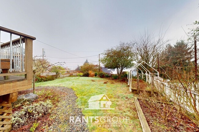 Building Photo - 3-Story Eastside Home with Views of the Bay!