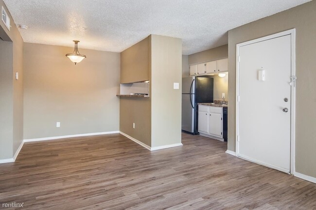 Building Photo - 1 br, 1 bath Condo - 7924 Emerald Crest Dr...