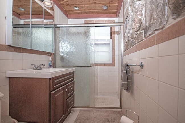 Building Photo - 21 Edison Green