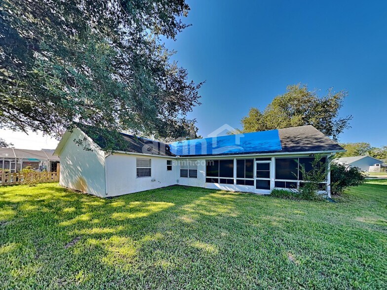 Building Photo - 3334 Lakeview Cir