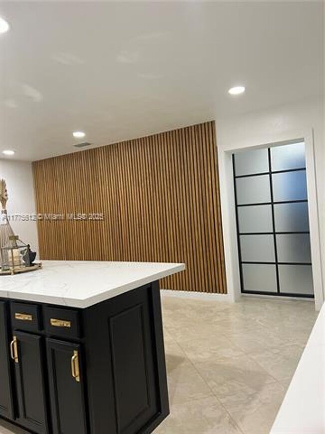 Building Photo - 1395 SW 59th Ave