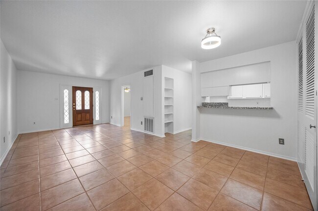 Building Photo - 3131 Cummins St