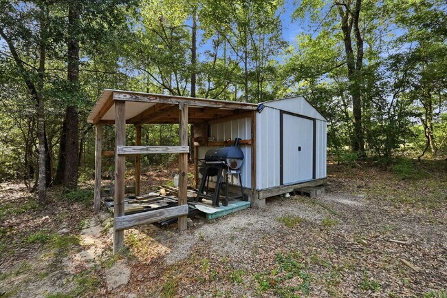 Building Photo - Must-See Country Retreat with Modern Convenience