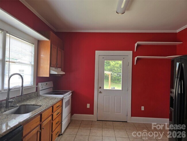 Building Photo - 123 Charleston Dr
