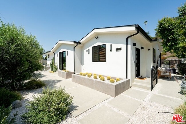 Building Photo - 20226 Lorenzana Dr