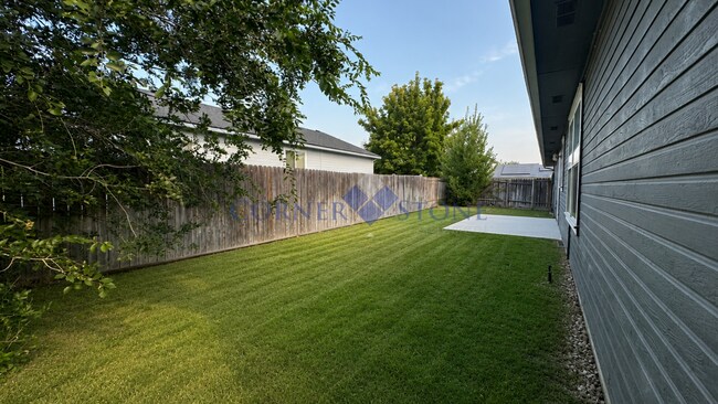 Building Photo - 907 Aspen Grove St