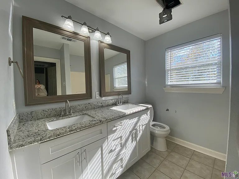 Building Photo - 39021 Prairie S Dr