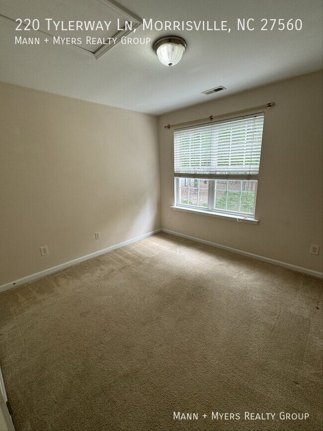 Building Photo - 220 Tylerway Ln