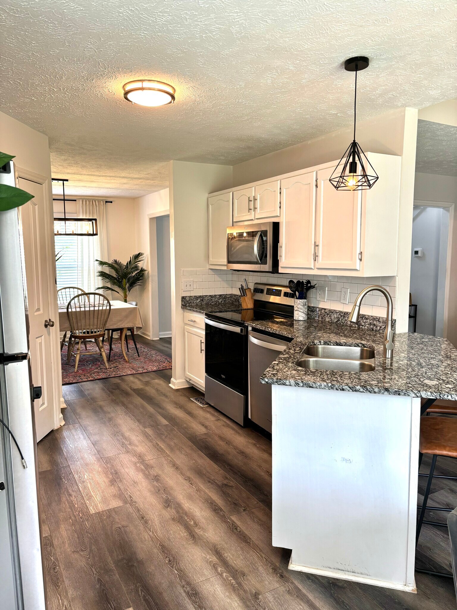 Building Photo - 604 Greenleaf Ave