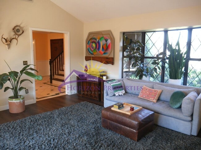 Building Photo - 1704 Summerhill Ct