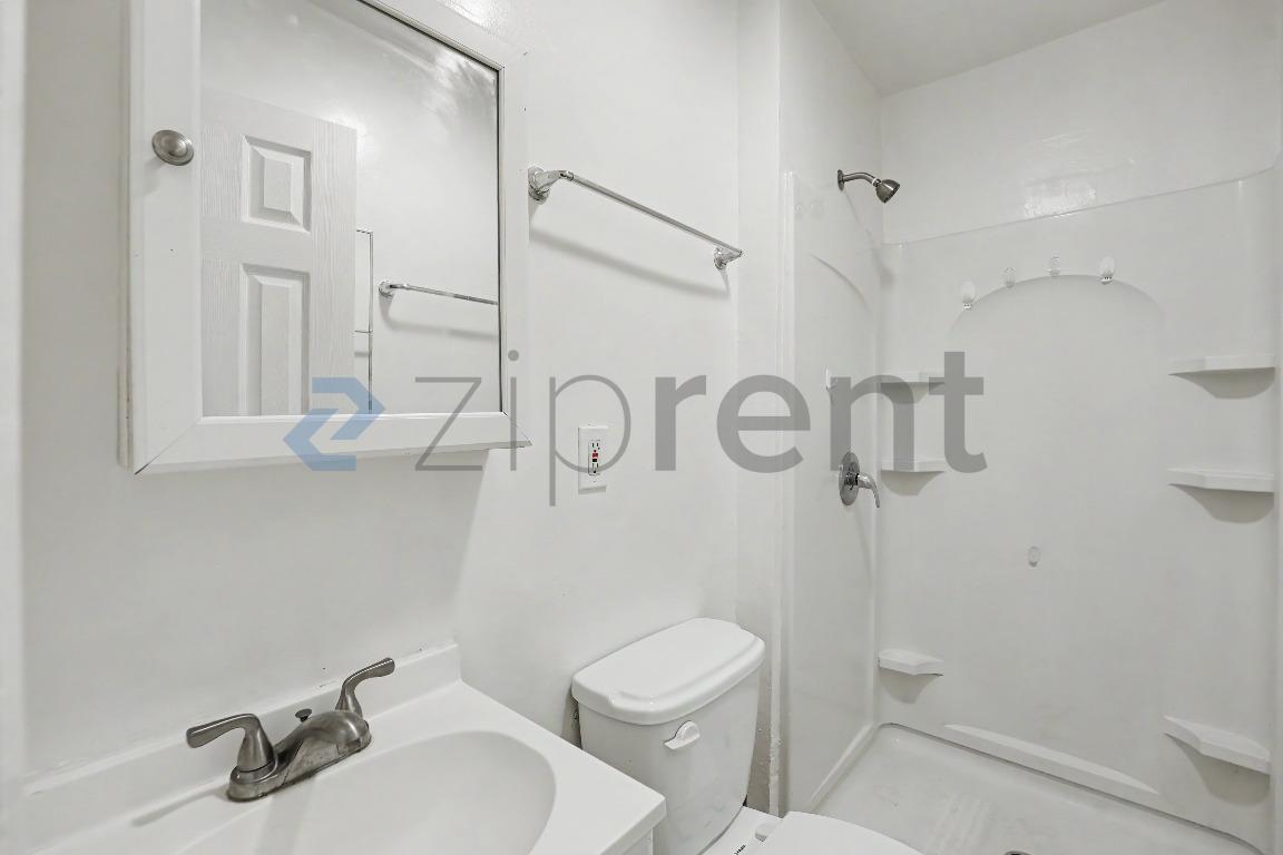 Building Photo - Unit 2