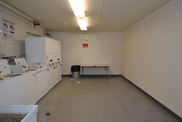 Building Photo - 6954 N Sheridan Rd