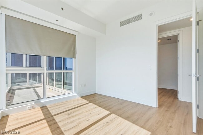 Building Photo - 4575 Dean Martin Dr
