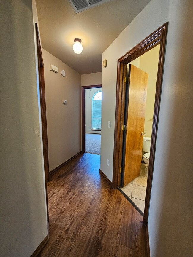 Building Photo - (3) Bed/(2) Bath SE OKC Avail NOW! Moore P...