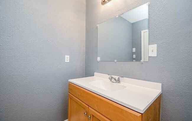 Building Photo - 5510 Ricky St