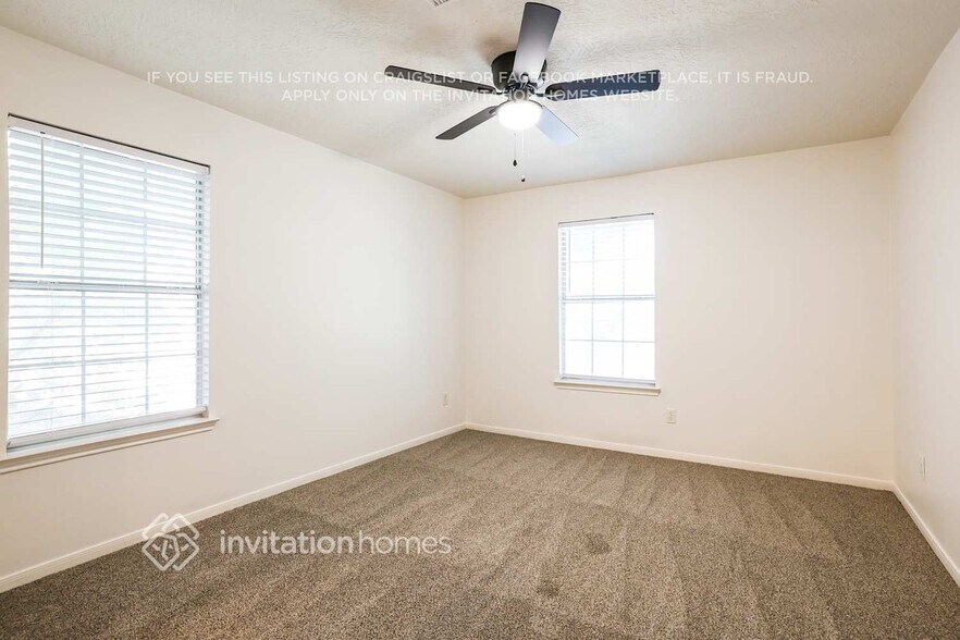 Building Photo - 8618 Discus Dr