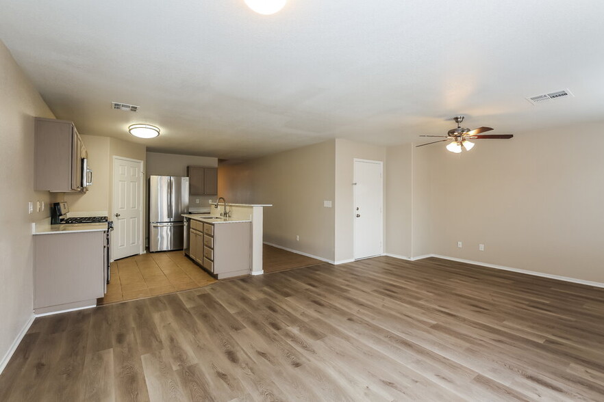 Building Photo - 4822 Sapphire Light St