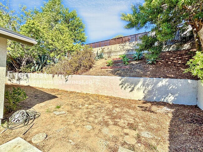 Building Photo - 3 Bed/2 Bath Home with Garage / Vouchers A...