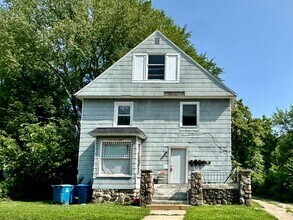 Building Photo - 135 E Van Buren St