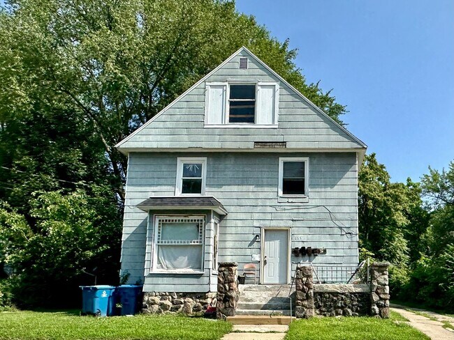 Primary Photo - 135 E Van Buren St