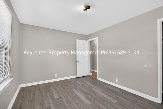 Building Photo - Charming Rehabbed 2-Bedroom Home