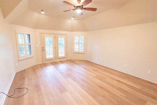 Building Photo - 10500 Avery Club Dr