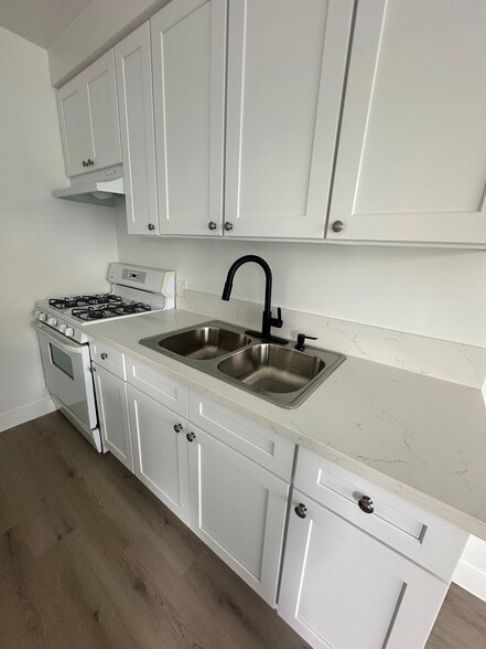 Building Photo - Zelzah Avenue Apartments