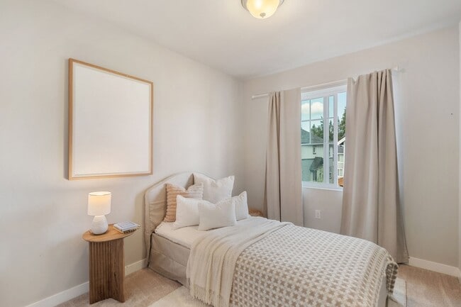 Building Photo - Spacious 3-Bed Townhome in Desirable Pond Community | Bothell - $3,200!!!