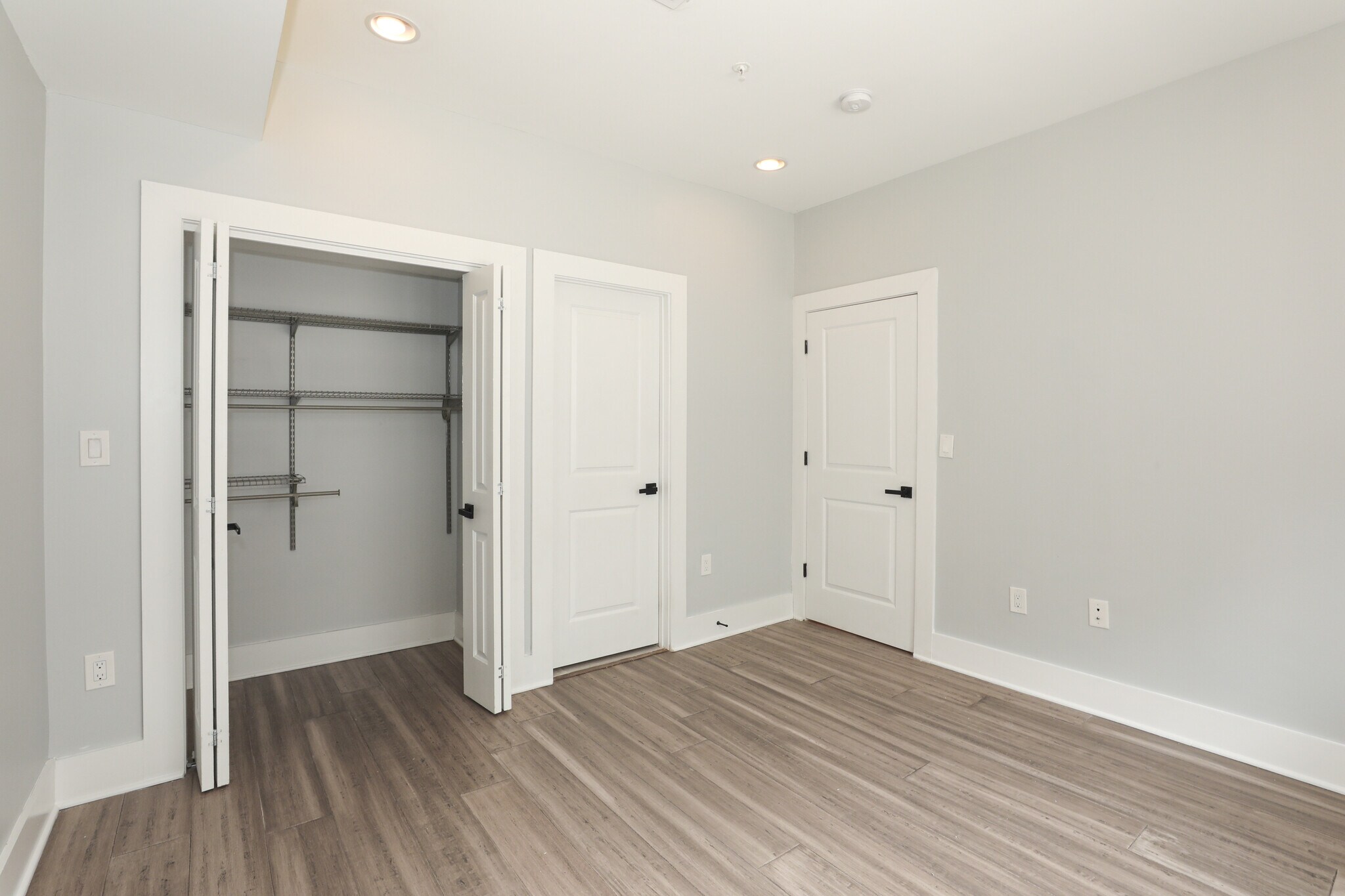 Building Photo - 1225 Raum St NE